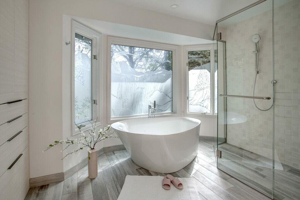 Elegantly shaped Kohler Veil free standing tub